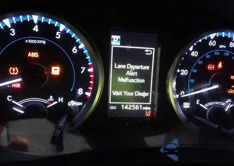 2018 Toyota Highlander Le Plus from USA, damaged, VIN 5TDBZRFH4JS490831